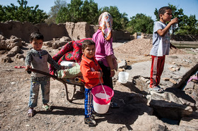  در روستای کلو و شیمی تامین آب شرب با مشکلات سختی همراه است که باعث شده هر ۴۸ ساعت تنها چند دقیقه آب شرب داشته باشند